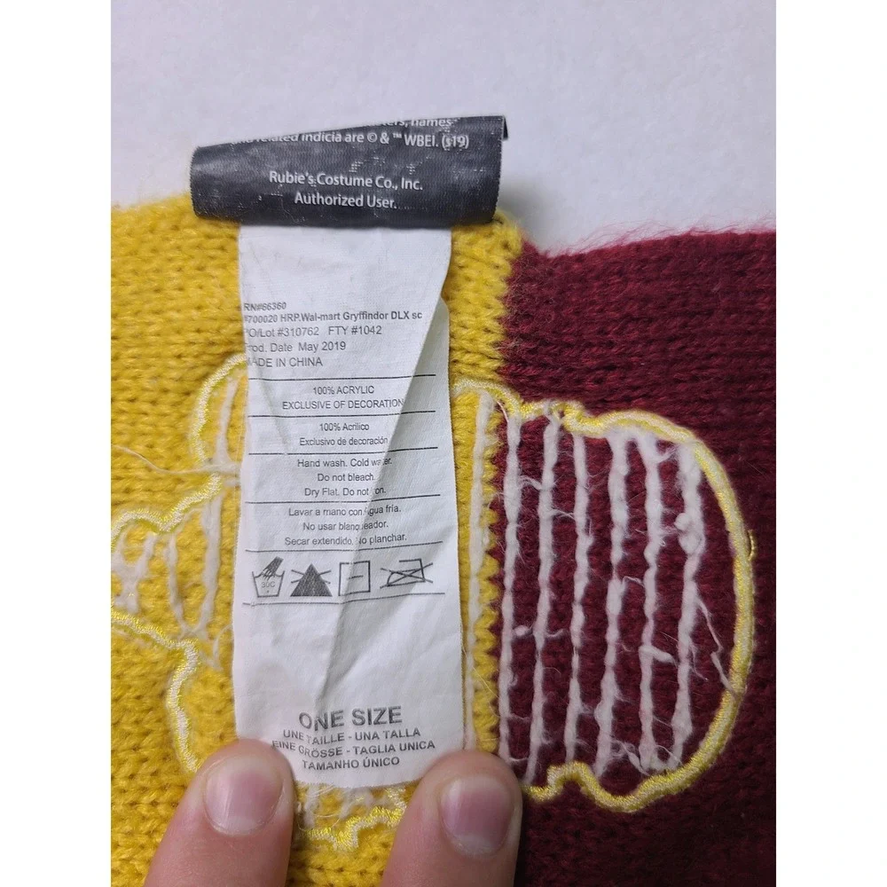 Harry Potter Gryffindor Scarf OS Burgundy Gold Knit House Crest Rubies Costume